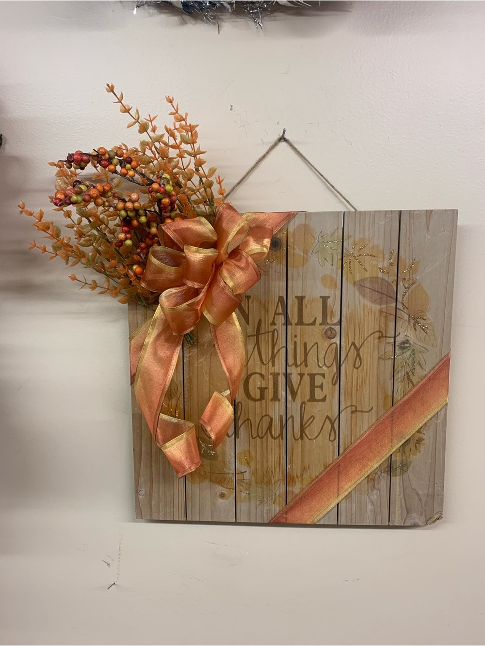 Autumn 'Give Thanks' Wall Plaque with Orange Ribbon. Inv 558